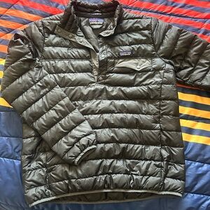 🔥Patagonia Women’s, barely used, 4-snap, *pull-over* down sweater!